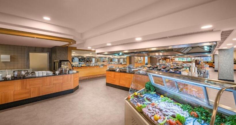 منتجع Pine Beach Belek