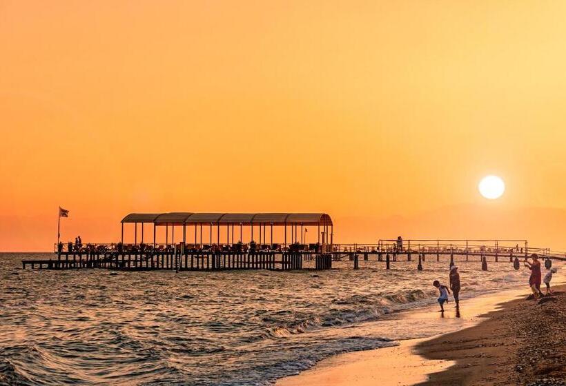 منتجع Pine Beach Belek