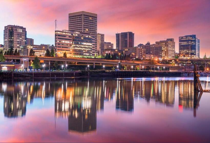 Silver Cloud Hotel Tacoma Waterfront