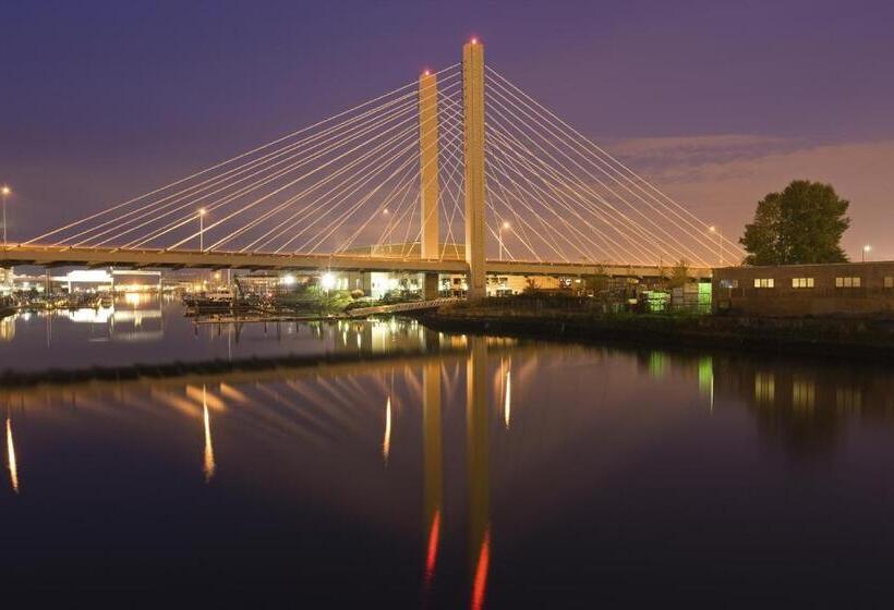 Silver Cloud Hotel Tacoma Waterfront