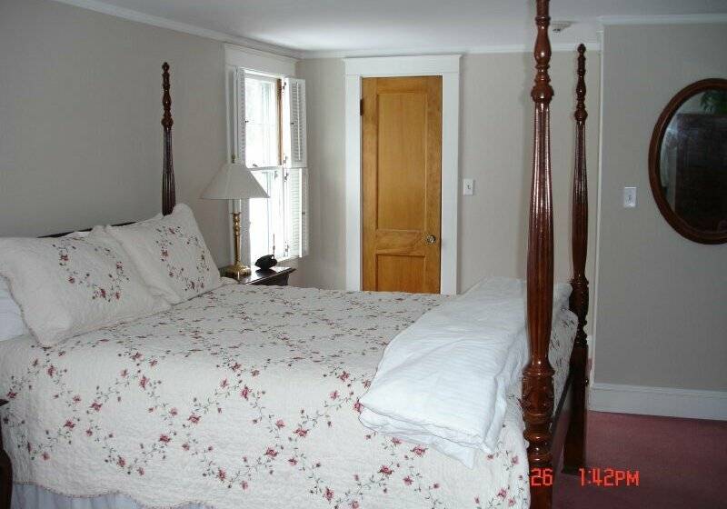 The Trumbull House Bed And Breakfast