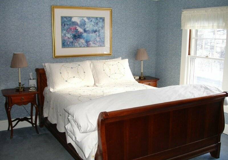 The Trumbull House Bed And Breakfast