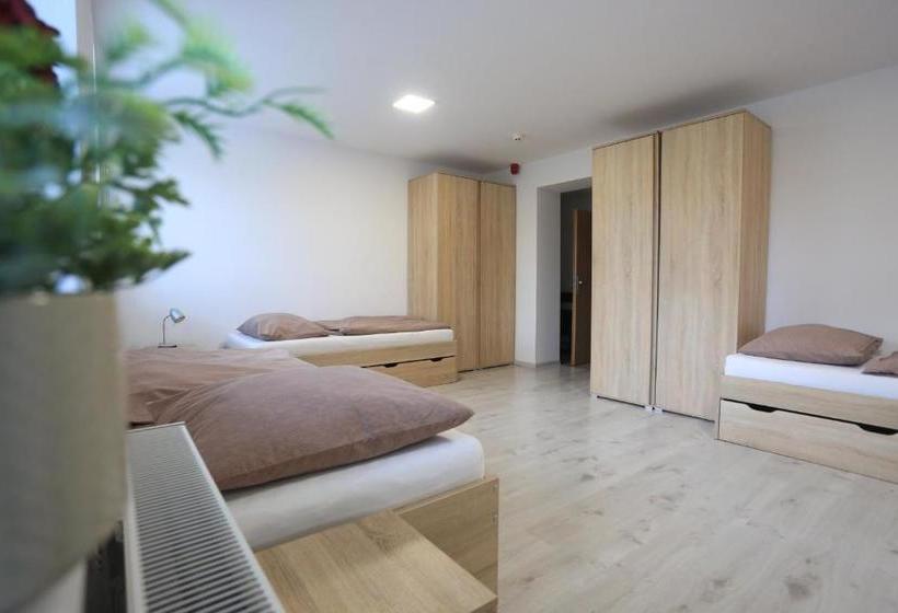 הוסטל Relax Center