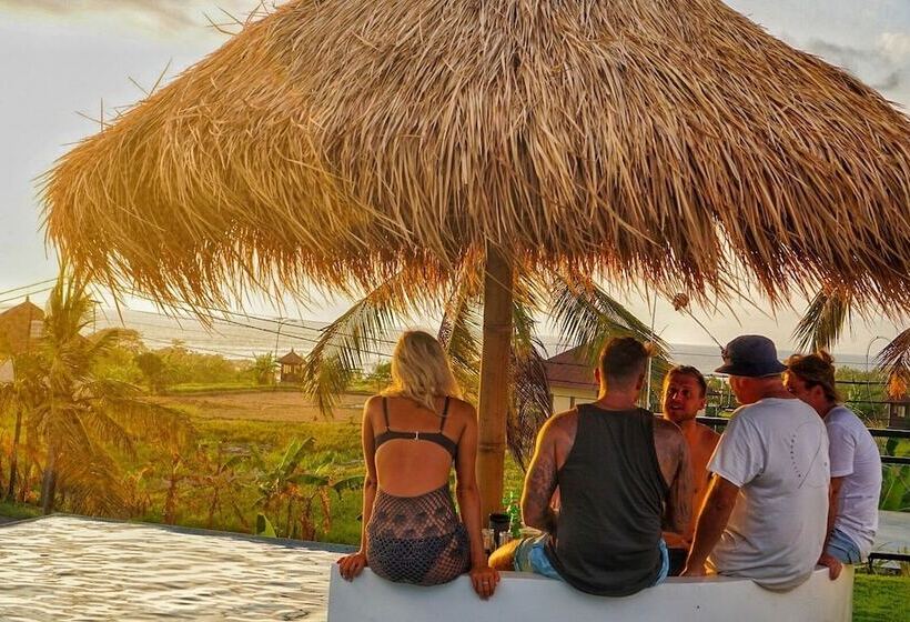 הוסטל Swell Hotel, Pool Bar & Restaurant