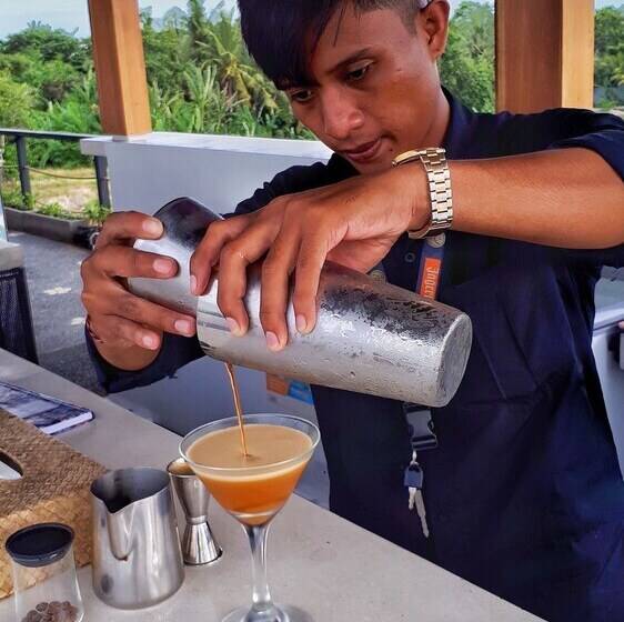 הוסטל Swell Hotel, Pool Bar & Restaurant