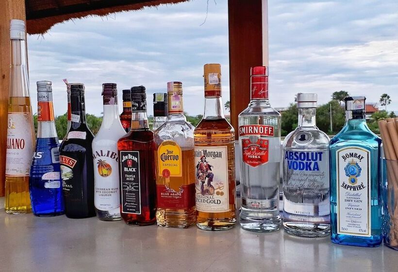 הוסטל Swell Hotel, Pool Bar & Restaurant