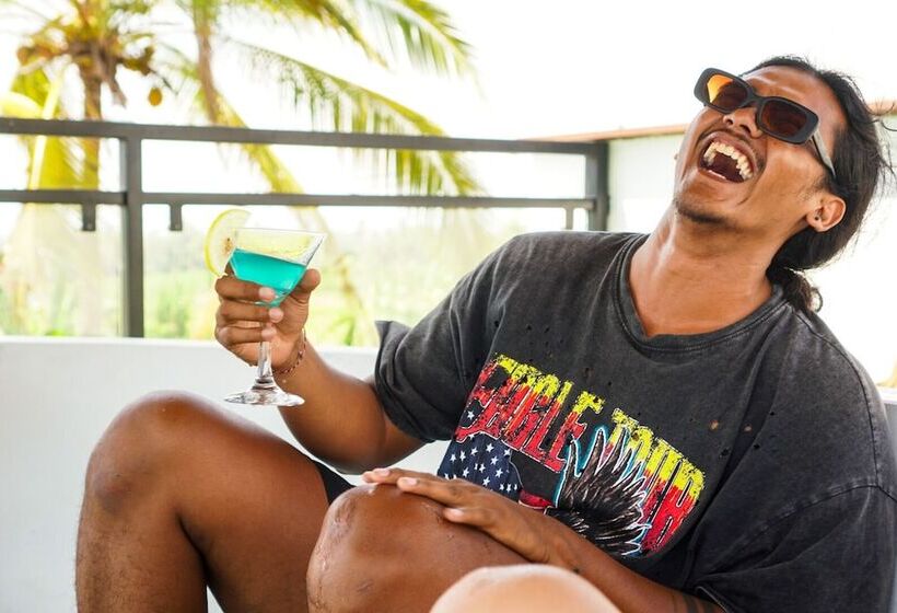 הוסטל Swell Hotel, Pool Bar & Restaurant