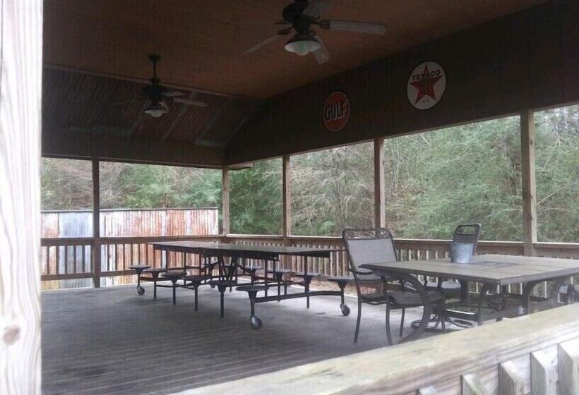 旅馆 Whispering Creek Lodging & Rv Resort