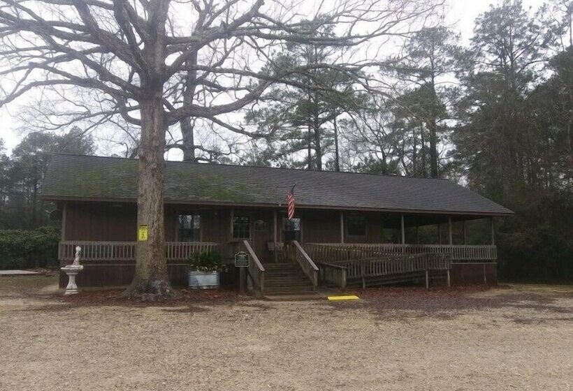 旅馆 Whispering Creek Lodging & Rv Resort