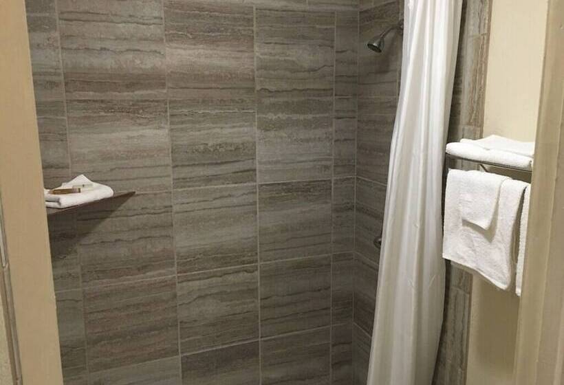 旅馆 Whispering Creek Lodging & Rv Resort