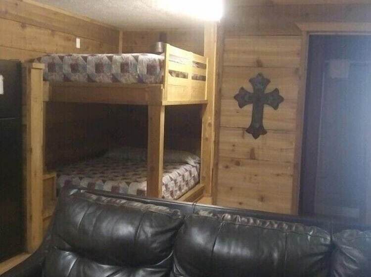 旅馆 Whispering Creek Lodging & Rv Resort