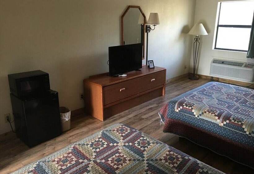 旅馆 Whispering Creek Lodging & Rv Resort