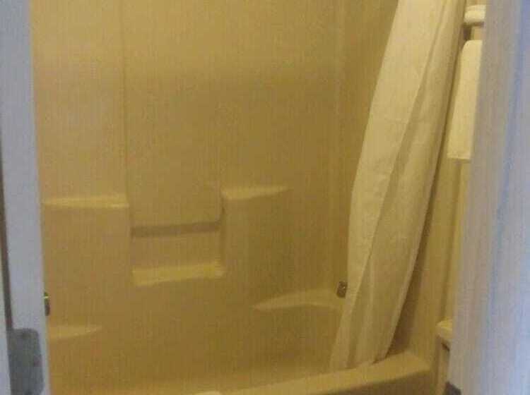 旅馆 Whispering Creek Lodging & Rv Resort