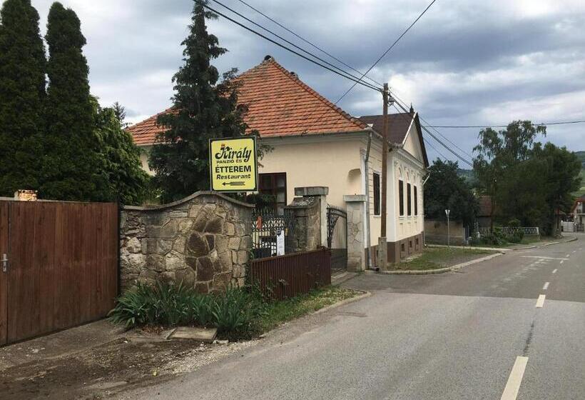 ベッドアンドブレックファースト Király Panzió