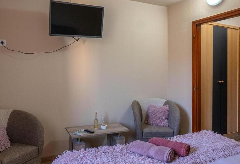 ベッドアンドブレックファースト Király Panzió