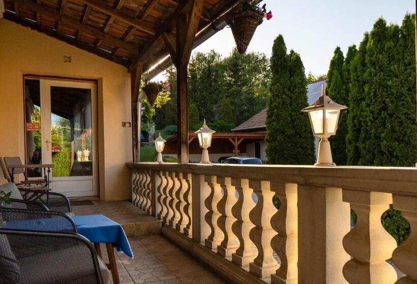 ベッドアンドブレックファースト Király Panzió