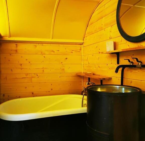 민박 La Maison Des Oiseaux. Roulotte