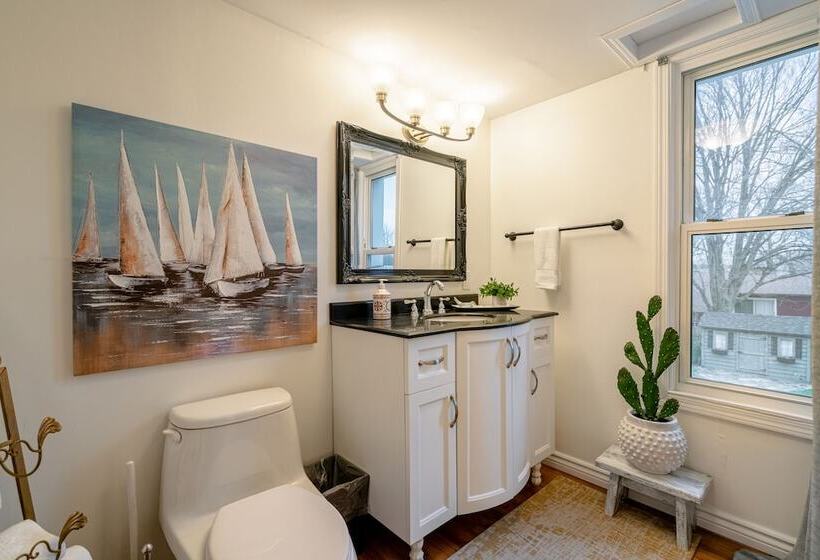 مبيت وإفطار The Kingsville House