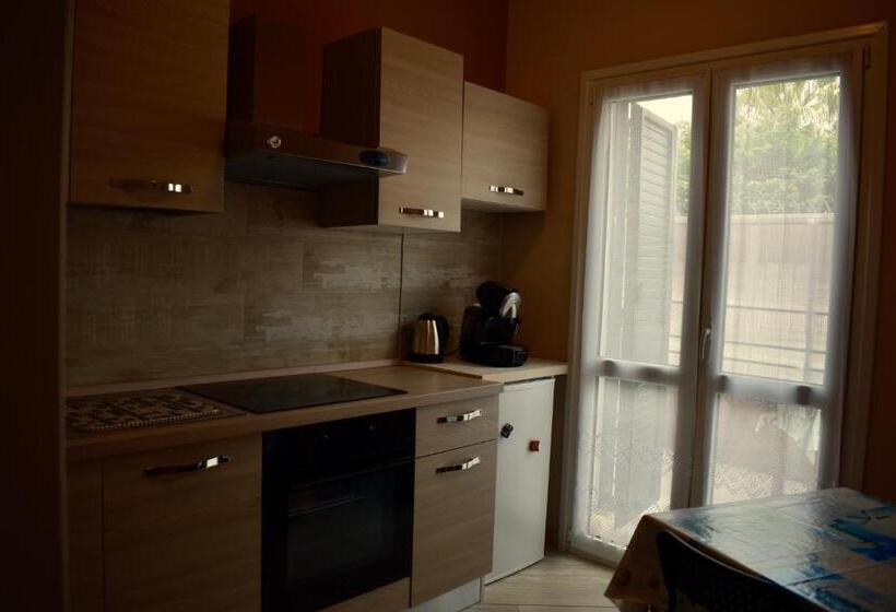 مبيت وإفطار Tra Il Borgo E Il Mare