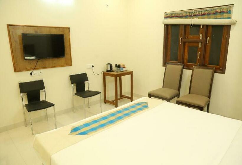 Hotel Aamantran At Fort Maheshwar