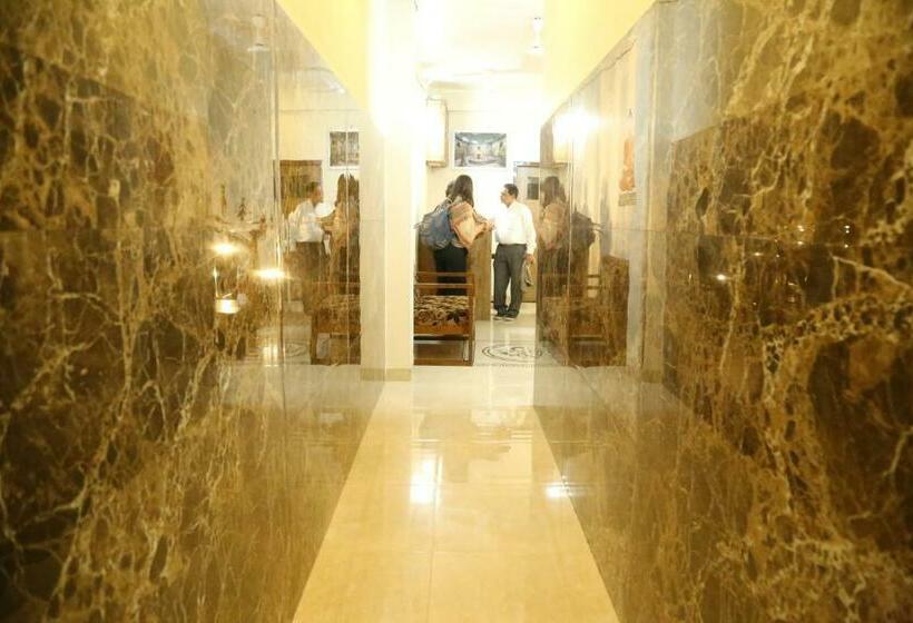 Hotel Aamantran At Fort Maheshwar