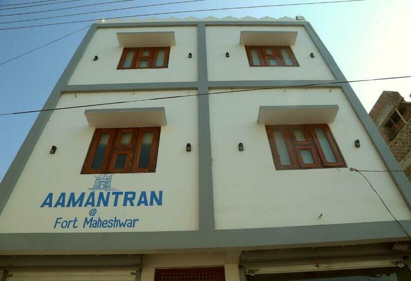 Hotel Aamantran At Fort Maheshwar