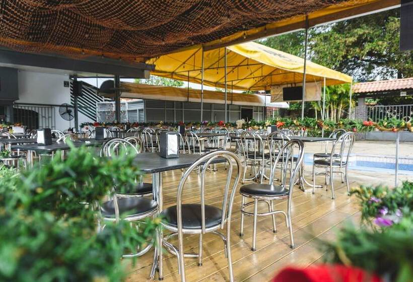 فندق Cabinas El Prado