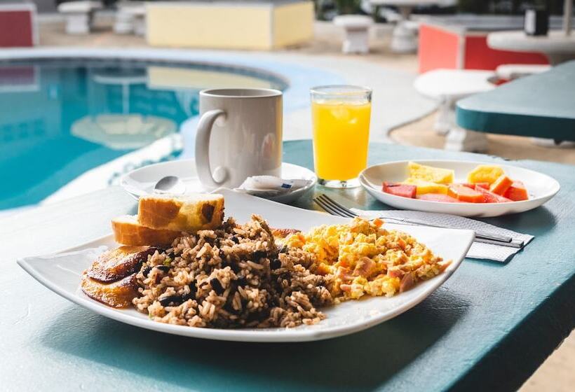 فندق Cabinas El Prado