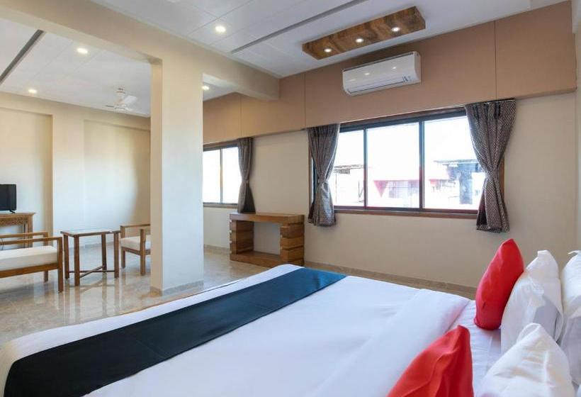 Capital O 66898 Hotel Temple View