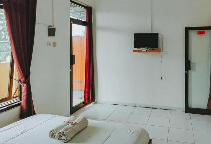 هتل De Luck Homestay Near Alun Alun Sidoarjo Mitra Reddoorz