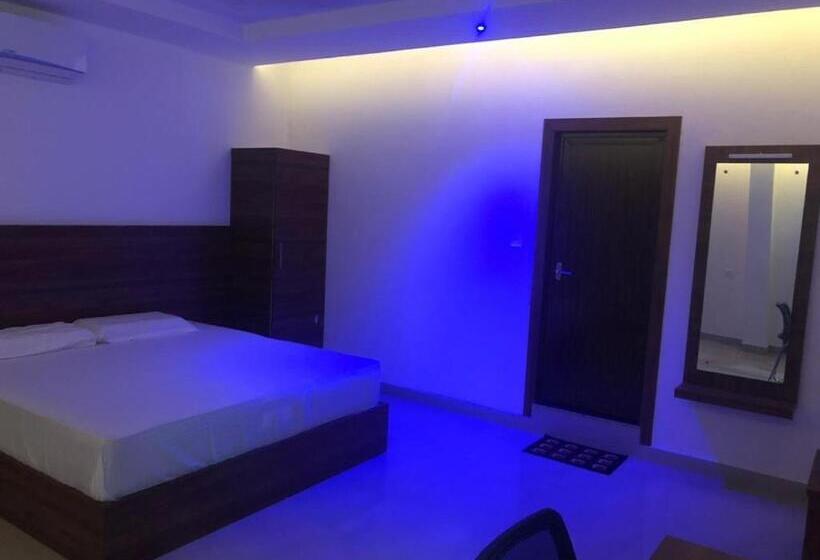 فندق Kannamundayil Residency