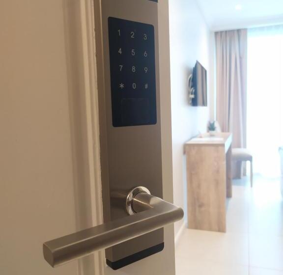 فندق Navarro Plaza