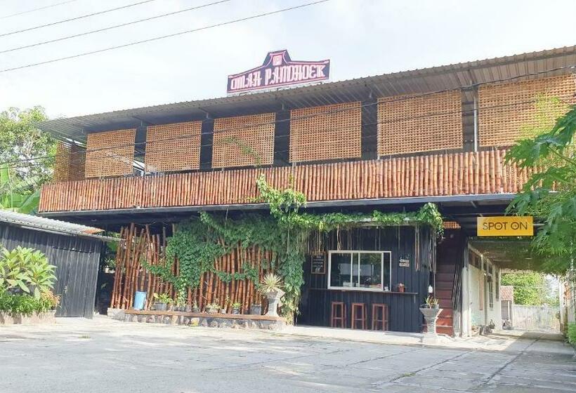 호텔 Omah Pandhoek Family Syariah By Stayku