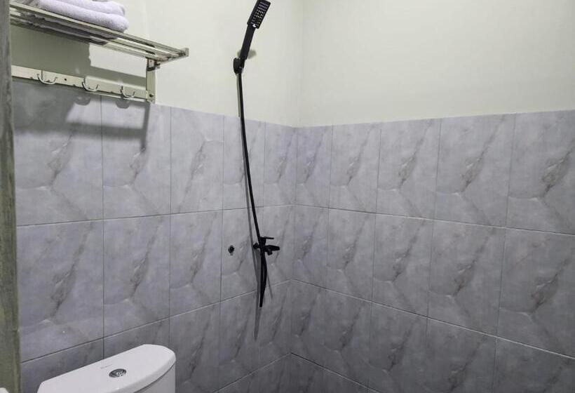 בית מלון כפרי Omah Pandhoek Family Syariah By Stayku