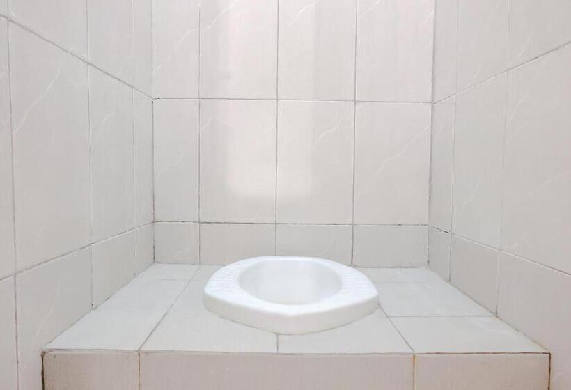 בית מלון כפרי Omah Pandhoek Family Syariah By Stayku