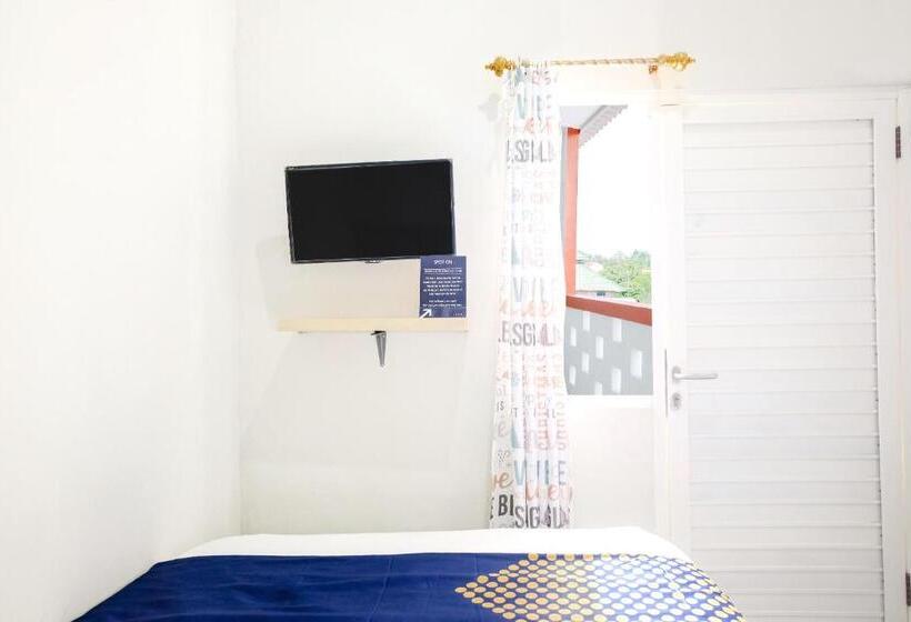 בית מלון כפרי Omah Pandhoek Family Syariah By Stayku