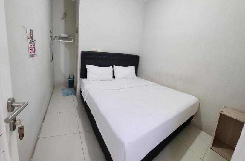 בית מלון כפרי Omah Pandhoek Family Syariah By Stayku