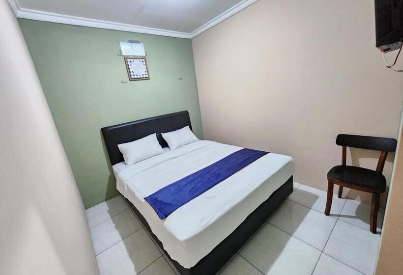 בית מלון כפרי Omah Pandhoek Family Syariah By Stayku