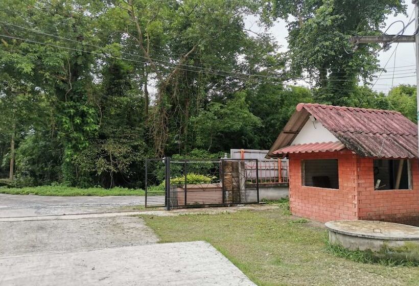 ホテル Oyo 1167 Ban Pa Rim Khuean