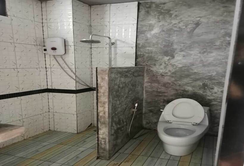 ホテル Oyo 1167 Ban Pa Rim Khuean