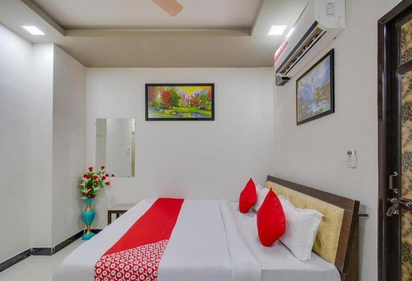 فندق Oyo 70829  Royal