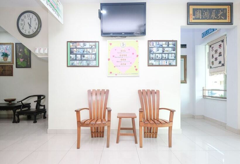 فندق Oyo 89877 Sun Triang