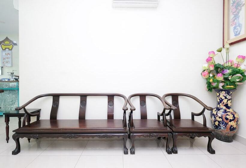 فندق Oyo 89877 Sun Triang