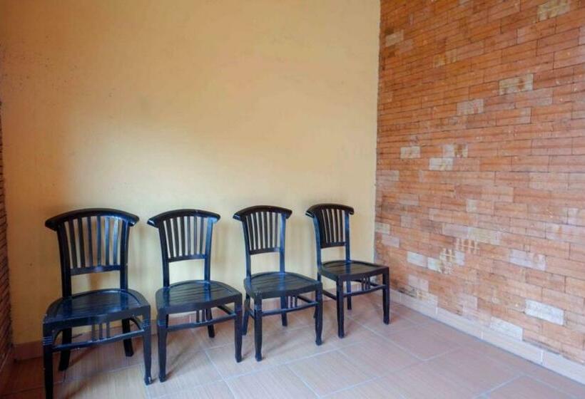 בית מלון כפרי Reddoorz At Jalan Raya Solo Tawangmangu