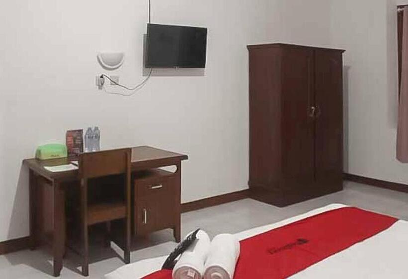 호텔 Reddoorz Plus @ Alun Alun Nganjuk