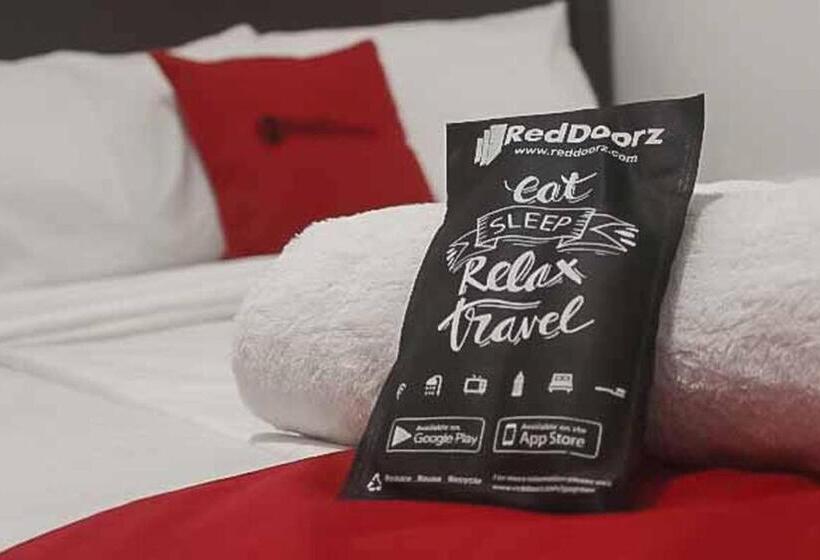 Szálloda Reddoorz Plus @ Alun Alun Nganjuk