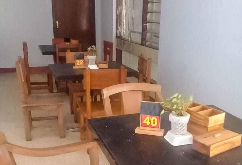 Szálloda Reddoorz Plus @ Alun Alun Nganjuk