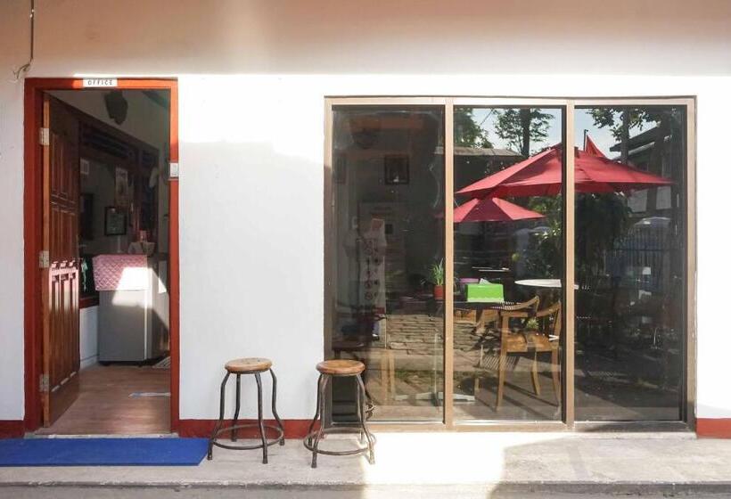 호텔 Reddoorz Plus @ Alun Alun Nganjuk