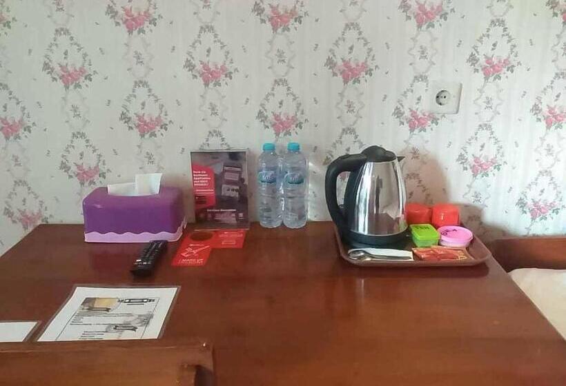 Szálloda Reddoorz Plus @ Alun Alun Nganjuk