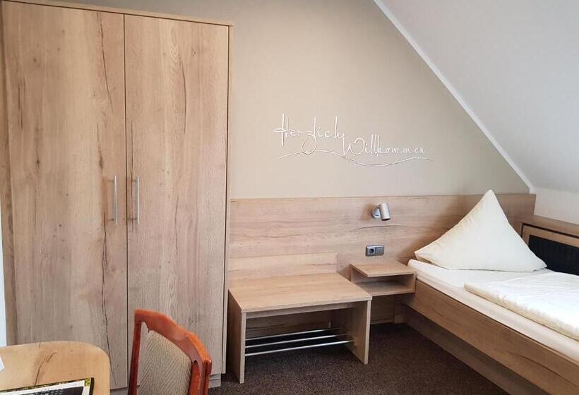 ホテル Restaurant Zur Neroburg